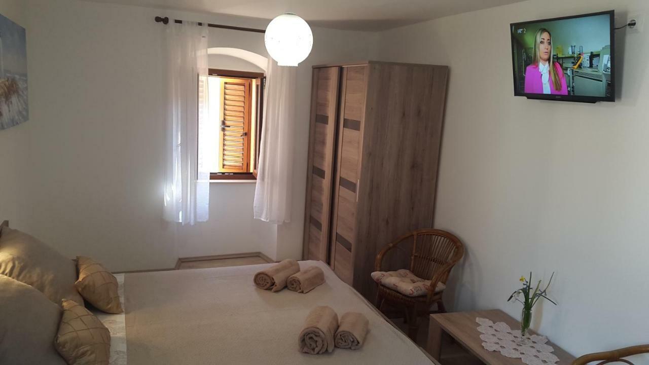Apartment Perkic Rab Town Exteriör bild