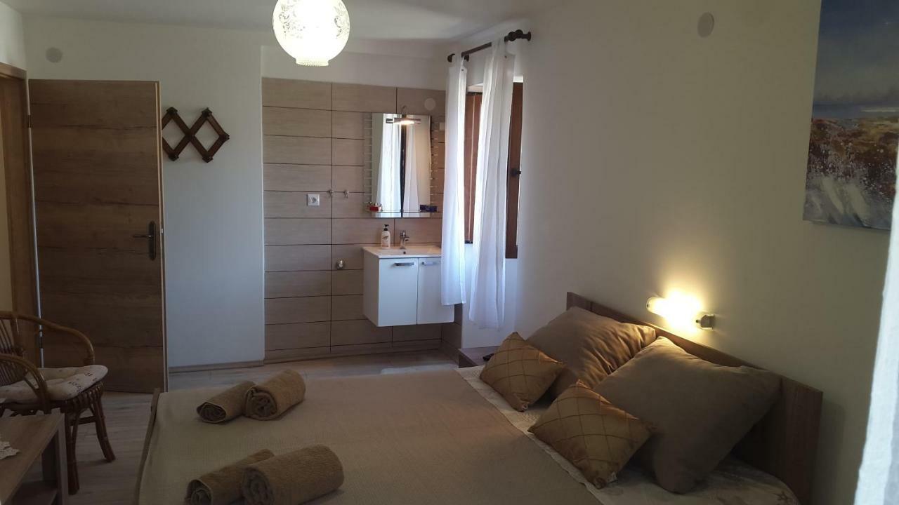 Apartment Perkic Rab Town Exteriör bild